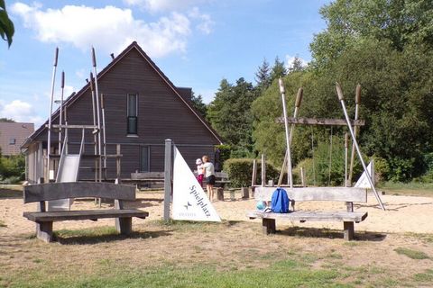 Praktisch en degelijk ingericht vakantiehuis, perceel 220 m², aan de rand van het bos. Ideaal uitgangspunt voor wandelingen en excursies door MVP