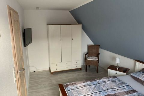 Das Ferienhaus ist ausgestattet mit einer großen Wohnküche, mit Allem, was Sie für einen erholsamen Urlaub benötigen. 2 Schlafzimmern - eins mit Doppelbett und eins mit 2 Einzelbetten. 2 weitere Einzelbetten stehen bei Bedarf zur Verfügung. Die Ferie...