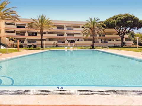 Carob Condominium, Vilamoura Centre... Enjoying tranquility in a private condominium, this is the investment opportunity. This pleasant apartment, located on the 2nd floor of a building with a lift, comprises: · Entrance hall and corridor · Living ro...