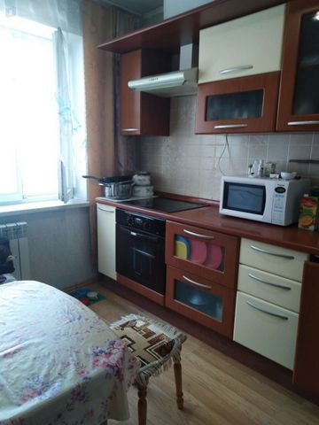 Продажа Квартира. Самара, Октябрьский район, Съездовская улица, дом 8, этаж 6, этажей 10, высота потолков 2.70 метров, Улучшенной пл., Панельный, отопление Центральное, парковка Открытая во дворе, 2 комнатная квартира, 2 изолированных комнат, общая п...