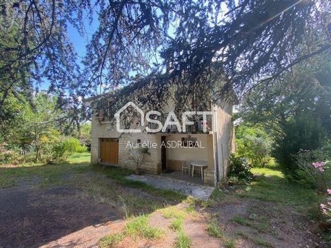 Aurélie Asdrubal vous présente cette jolie maison des années 70, sur sous sol avec garage et jardin de 1600m². Proche de toutes les commodités, écoles et de la gare, vous serez idéalement situés. Avec son jardin arboré, sa petite cabane et espace pot...