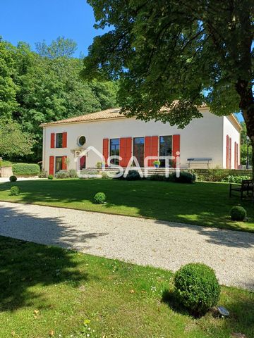 Angoulême sud - maison d'architecte de 335m2, pièces de réception, 6 chambres, piscine, jardin arboré 5200 m2