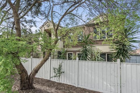 Privately nestled in a tree lined complex, in a highly convenient location is this oversized modern appointed apartment. Filled with sunlight and offering the convenience of dual entrances to the complex, the home will be a great asset for a first ho...