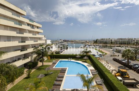 Eine einzigartige Wohnung im Yachthafen von Vilamoura. Dieses Apartment liegt an einem der schönsten Reiseziele Portugals und bietet luxuriöses Wohnen und Entspannung neben dem Yachthafen von Vilamoura. Genießen Sie in einer privaten Wohnanlage die R...