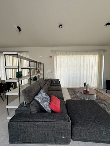 Location: Istarska županija, Svetvinčenat, Svetvinčenat. ISTRIA, SVETVINČENAT - Designer one-story house with atrium for rent! In one of the settlements in the Municipality of Svetvinčenat, a newly built designer one-story house with a total living a...