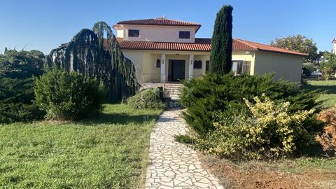 Location: Istarska županija, Medulin, Medulin. ISTRIA, MEDULIN - House first row to the sea, unique property! The municipality of Medulin is a coastal municipality located in the very south of the Istrian peninsula, with an area of 29.35 km2, with ab...