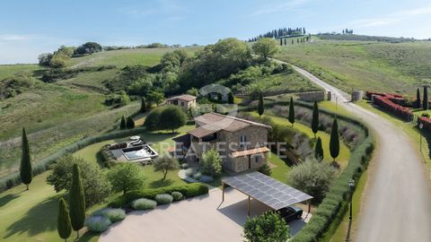 Dieses wunderschöne Anwesen befindet sich zwischen Montalcino und San Giovanni d'Asso und ist eingebettet in die sanften Hügel des Val d'Orcia und der Crete Senesi mit atemberaubender Aussicht. Das Bauernhaus liegt in einer Wohnanlage, die aus 7 eige...