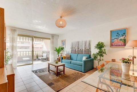 CANNES, exclusivity, city center, close to the Forville Market and the historic district of SUQUET, 5 minutes walk from the beaches of the south, we offer you this large 2p very bright, in a residence of good standing with caretaker. The apartment co...