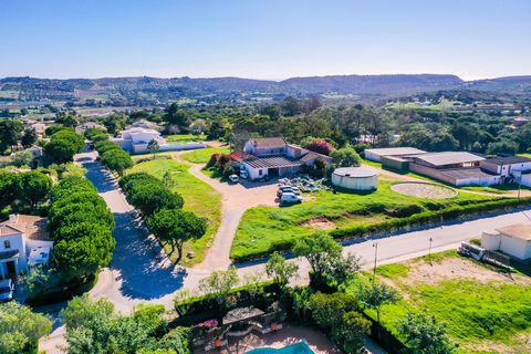 This building plot of 1034m2 is set in a peaceful location on a well renowned resort, but just a few minutes drive from the beach and typical fishing village of Burgau. It provides the ideal opportunity to build your dream home in a beautiful setting...