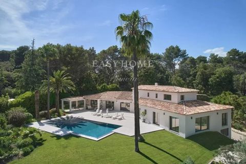 Exclusivity: Located in absolute calm in a very exclusive private domain of Mougins monitored 24 hours a day, sumptuous villa of 500 m² in the heart of an enchanting park of 5485 m², with pretty flowered paths of multitudes of Mediterranean species a...