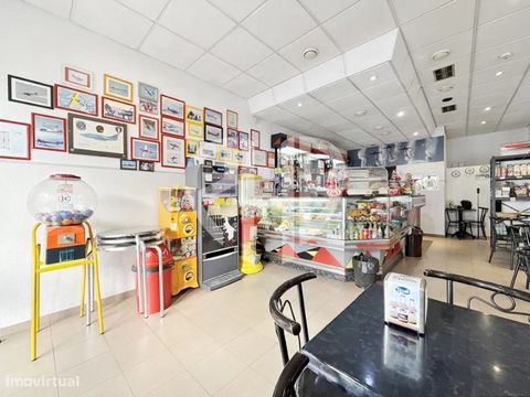 We present a unique opportunity for investors and entrepreneurs: the Sale of the Property + Trade of the famous Pastry Shop 'O Aviãozinho', located in one of the busiest areas of Montijo. This is the perfect time to acquire a space with great potenti...