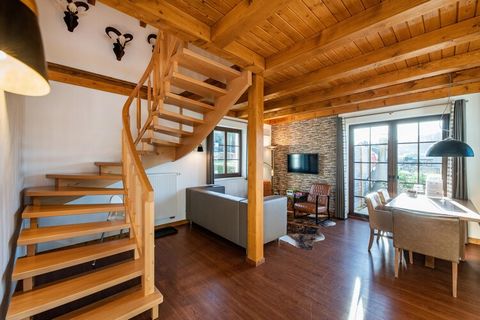 Park domków znajduje się rzut kamieniem od Diemelsee. Ciesz się najwyższym komfortem w przytulnych domkach, które mogą pomieścić do sześciu osób. Każda sypialnia wyposażona jest w dwa wysokiej jakości łóżka z materacem sprężynowym, które można zsunąć...