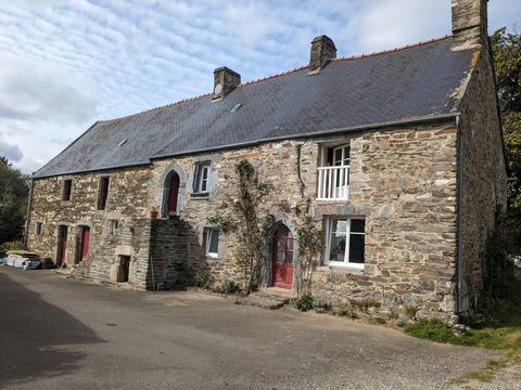 BON REPOS SUR BLAVET CORPS DE FERME ET NOMBREUX BATIMENTS TERRAIN DE 7000m²