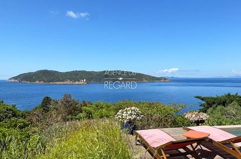 Property with sea view in Levant island... This property of about 1 610sqm, is just few steps from a cove with turquoise waters, in an area of 80 hectares with a small harbor, offers a majestic view on the island of Port Cros in front of Port Man, fr...