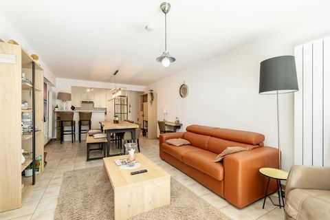 Discover modern comfort and stunning views in this bright 2-bedroom apartment located at Frans Regoudthelling 6, just steps away from the bustling harbor. From your balcony, enjoy captivating vistas of the shimmering sea and lively harbor activities—...
