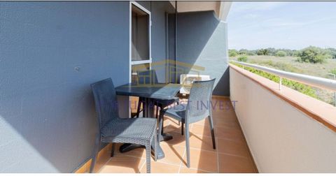 Studio-Apartment im 4. Stock des Gebäudes Alvor Atlântico, nur 2 Gehminuten vom Strand von Alvor entfernt. Die komfortable Wohnung verfügt über ein Studio-Schlafzimmer, ein Badezimmer, eine voll ausgestattete Küchenzeile und einen Balkon. Zu den geme...