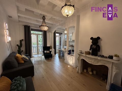 Fincas Eva vous propose ce confortable appartement entièrement rénové dans l Eixample Esquerra. Il bénéficie d un emplacement idéal, à 2 minutes du parc Joan Miró, de la Plaza España, de la Gran Via et de la gare de Sants. D après le cadastre, il dis...