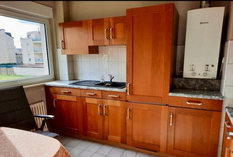 Venez découvrir ce bel appartement d'environ 50m2 fonctionnel, équipé et meublé Idéalement positionné entre le centre-Ville, la zone du Linkling et l’entrée d’autoroute Metz/Luxembourg, il se situe au 1er étage d'une copropriété calme. L'appartement ...