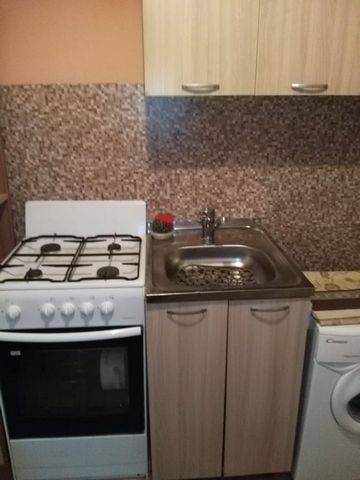 Сдается 1 комнатная квартира с мебелью и техникой на длительный срок.