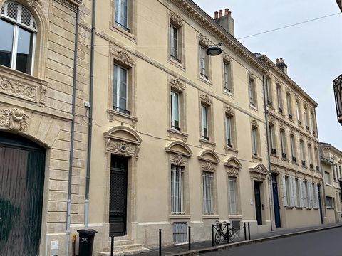 Appartement de 5 pièces dans un Hôtel Particulier du XIX, surface au sol 168m2