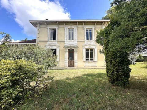 Maison de Maitre-8 pièces-dépendances-parc de 1,2 ha-Hypercentre de SALLES (33)