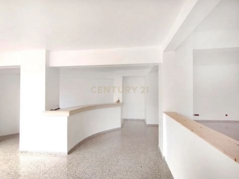 If you're looking for the ideal place to develop your business without complications, we present to you this store, your starting point for business success in Praia da Rocha. With a strategic location near the sea, we offer the perfect platform for ...