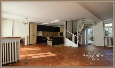 Dpt Loiret (45), à vendre coeur de ville PUISEAUX, 191m², 5 chambres, cour, pierres, poutres, tomettes