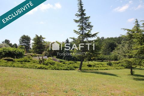Beau terrain de 1178m² viabilisé avec vue dégagée.