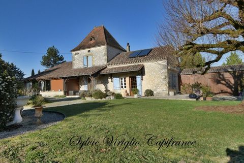 Maison en pierre-6 pièces-4 chambres-piscine chauffée-dépendance-double garage-terrain clos de 18141 m²-BEAUMONTOIS-EN-PERIGORD