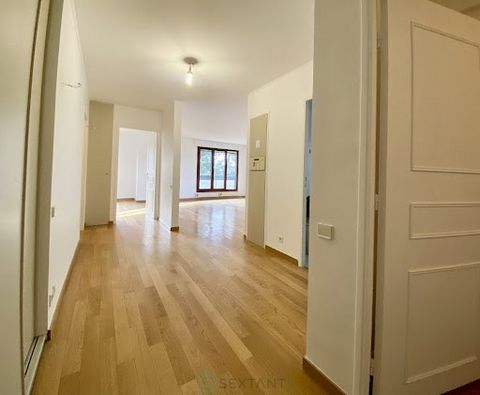 Grand appartement familial lumineux avec terrasses – Issy-les-Moulineaux À la recherche d’un appartement spacieux et fonctionnel pour votre famille ? Découvrez ce magnifique 6 pièces de 159,04 m² Loi Carrez, idéalement situé sur les hauteurs d’Issy-l...