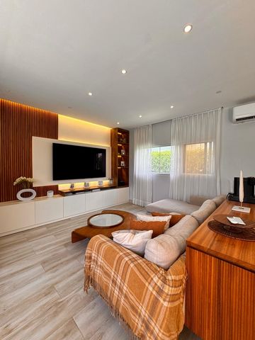 Furnished villa for sale in Bavaro Ready to move in, equipped and with a great location. Features: 160 m2 of construction 316 m2 of land 3 bedrooms 3 full bathrooms Living room Dining room Kitchen with breakfast area Private pool Canopy for 2 vehicle...