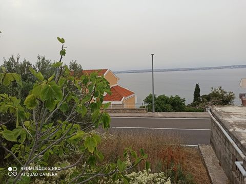Location: Zadarska županija, Kali, Kali. Features: Asfaltni put=1 Udaljenost od mora=110 Tip zemljišta=građevinsko Namjena=stambeno