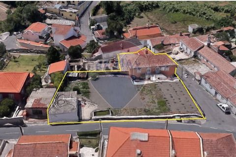 Description Land and Investment For Investment in Vale de Lobos: Great investment opportunity 3 km from Belas Clube de Campo and the entrance of the A16 to Lisbon or Sintra-Cascais, 20 km from Lisbon and at the same time from the beaches of the west ...