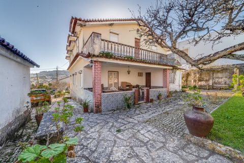 HOUSE T6, WITH EXCELLENT PANORAMIC VIEW IN QUIET AREASpacious villa with garden and vegetable garden / orchard, 20 minutes from Lisbon, inserted in plot of land of 1420m², with a construction area of 246m2. Be dazzled by the view over the mountains, ...
