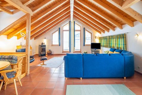 Questo lussuoso e fantastico attico per vacanze per un massimo di 4 persone si trova in una posizione idilliaca a Wagrain nel Salisburghese, con una splendida vista sul paesaggio montano circostante. L'appartamento attico si trova al 3° piano di uno ...