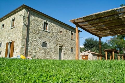 This beautiful farmhouse has 1 bedroom and can accommodate 4 people. This pet-friendly house, ideal for a family, has free WiFi, parking and a swimming pool. The traditional stone farmhouse is immersed in nature and will give the guests an experience...