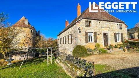 A17409 - Beautiful and large house located on the edge of a small dynamic village (shops, school, medical centre) 10 min from Gourdon Very well renovated and perfectly maintained, it offers large rooms including a large dining room and a beautiful li...