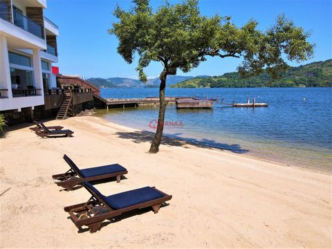 Spectacular house in luxury condominium in Angra dos Reis-RJ Paradisiacal seaside house with 10 Suites Private beach Infinity pool Spectacular and large room all glass to the sea Office Gym equipped with panoramic views Glass Sauna with Hydromassage ...