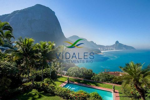 Fantastic mansion in Joá, in privileged address, decorated by American architect of Beverly Hills. Enjoy spectacular panoramic 360º views of the sea, Pedra da Gávea, Morro Dois Irmãos, Barra da Tijuca and São Conrado. Belong to the property two land ...
