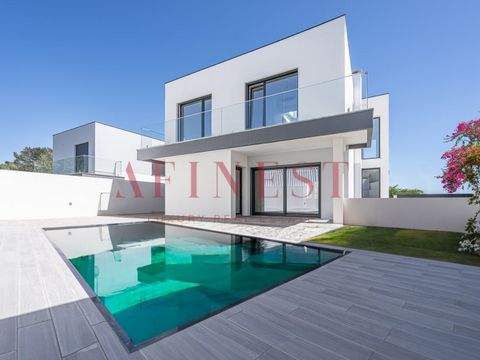 ARE YOU LOOKING FOR CONTEMPORARY DETACHED HOUSE IN ALCABIDECHE? This well-located villa with excellent access is the one you are looking for! Construction in hood-coated masonry. The areas of this excellent villa are distributed as follows: Ground fl...