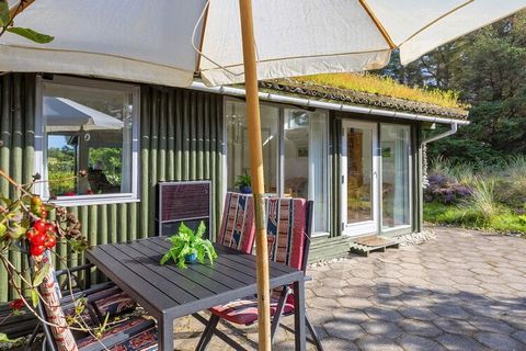 Bei Rødhus finden Sie dieses hell und gemütlich eingerichtete Ferienhaus mit guter Ausstattung. Offener Küchen-/Wohnbereich für das Familienleben mit wohnlicher Atmosphäre. Vom Wohnzimmer aus haben Sie Zugang zu einer schönen Terrassenfläche, auf der...
