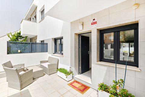 Excited to introduce to the market this impressive SOUTH FACING BEACH SIDE ground floor corner apartment with SEA VIEWS less than a two minute walk from the sought after beach of Torre de la Horadada. Sitting on a larger than average plot, this pictu...
