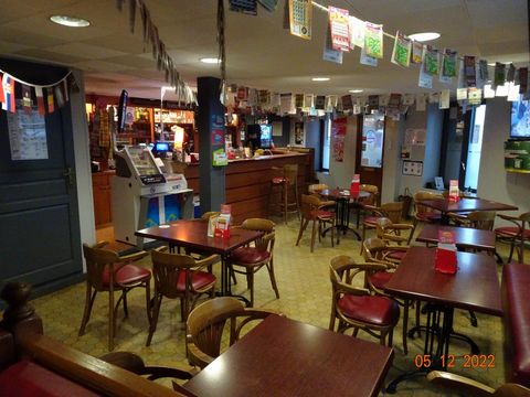 BUSINESS IN PAGNY-sur-MOSELLE (axis PONT-à-MOUSSON / METZ - VAL de Mad) in hyper city center: bar / brasserie drinking establishment license IV, PMU and French games. Due to retirement. Healthy business to develop. Free of brewer's contract. No emplo...