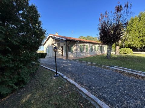 Beautiful, very well-kept house dating from the mid-1980s. It has 144 m² of living space and comprises 4 large bedrooms, living room with open fireplace, kitchen, bathroom, utility room and toilet. The basement is subdivided into 3 areas where the DI...