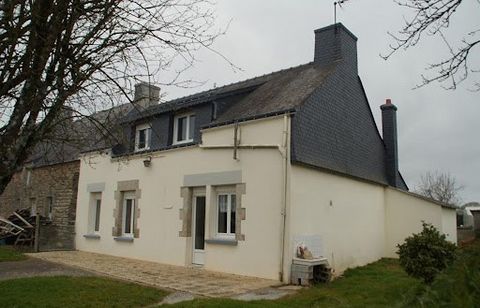 Come and discover this property in the town of GUEGON located near the town of Josselin and 2 Kms from the 4 Voies Lorient/Rennes. This consists of a main house of 108 M2 of living space on a plot of about 1800 M2, a large garden at the back and a we...
