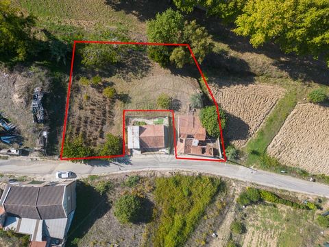 2 bedroom villa for total recovery   In the locality of Cossoaria, parish of Meca, municipality of Alenquer, about 10 minutes from the county seat and the locality of Merceana, we find on a plot of 1,355.50m2 a single storey house for total recovery ...