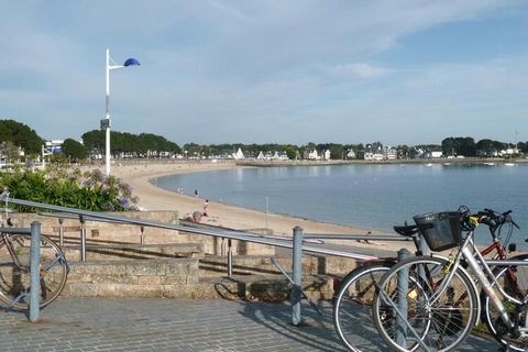 Modern holiday home in a quiet location in a pleasant residential area of the seaside resort. An ideal location to spend a relaxing holiday in the most famous seaside resort of the FinistÈres. Your holiday home offers excellent living comfort with th...