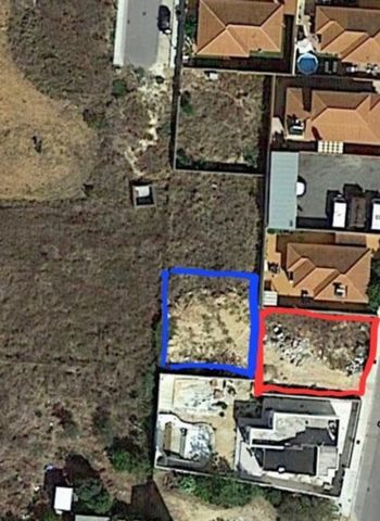 *You can contact us by WhatsApp also at 644 68 75 77* Urban plot of 600 square meters for sale. There are two plots of 300m2 each, but only one has access to the main street, it has a wall and a door. ~ They are sold together, not separately.~~ For m...