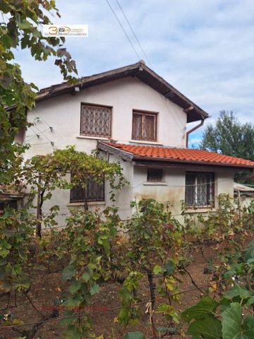 VILLA PROPERTY - Vrachanski vineyards, Druzhba area, the property consists of two adjacent plots of land with a total area of 1 795 sq.m. and 3 buildings with a total area of 132 sq.m., the 1st plot of land has an area of 831 sq.m. and there are buil...