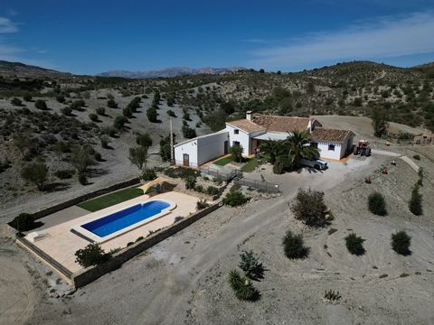 Spanish Property Choice is delighted to be able to offer you the opportunity to buy a large traditional Cortijo in a beautiful part of Spain. If you are looking for a true slice of Spanish life, this is the property for you. The property is situated ...
